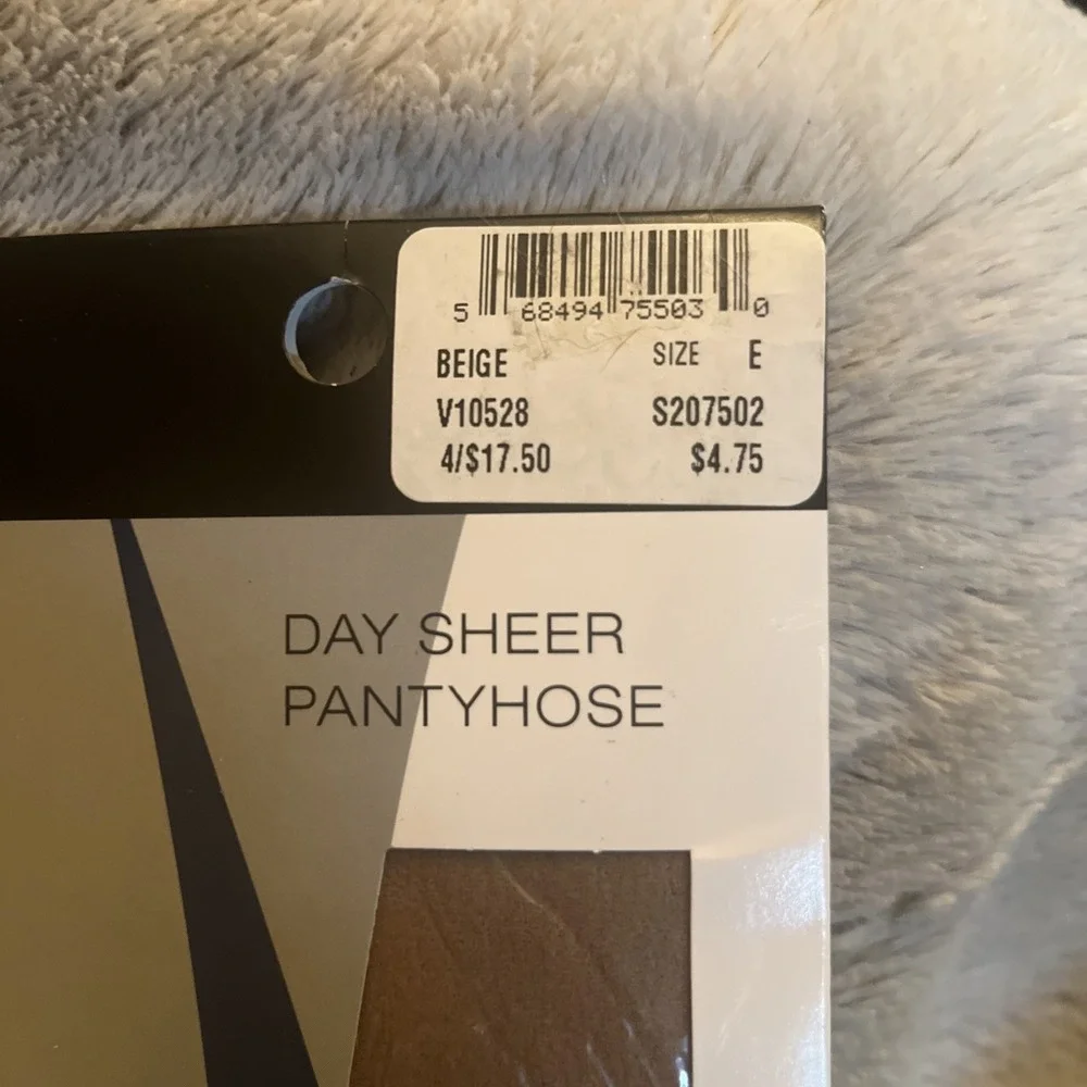 NOS Catherines Day Sheer Pantyhose Beige Size E Knit In USA. Classic Hosiery